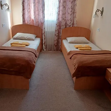 Iskra بيت شباب